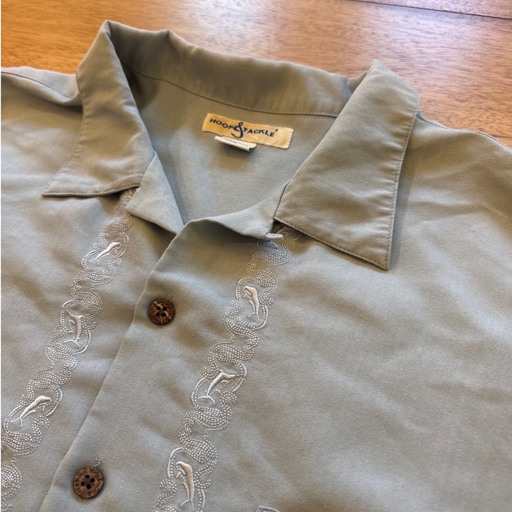Hook and Tackle Mens XL blue Dolphin Embroidered Camp Shirt Herringbone